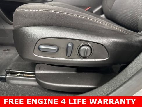 Used 2023 GMC Acadia SLE image 8