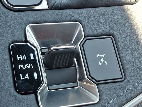 Used 2025 Lexus GX 550 w/ Accessory Package (2T) AWD/4WD image 26