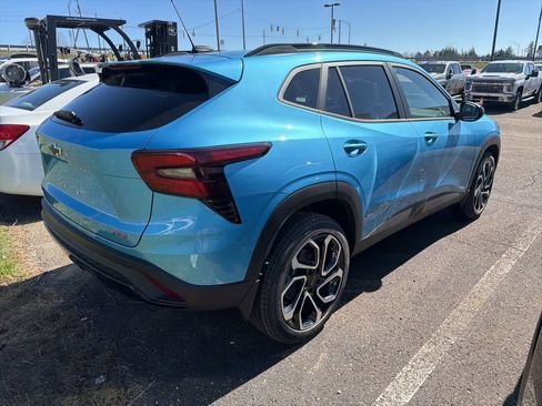 New 2026 Chevrolet Trax RS w/ Sunroof Package FWD image 6