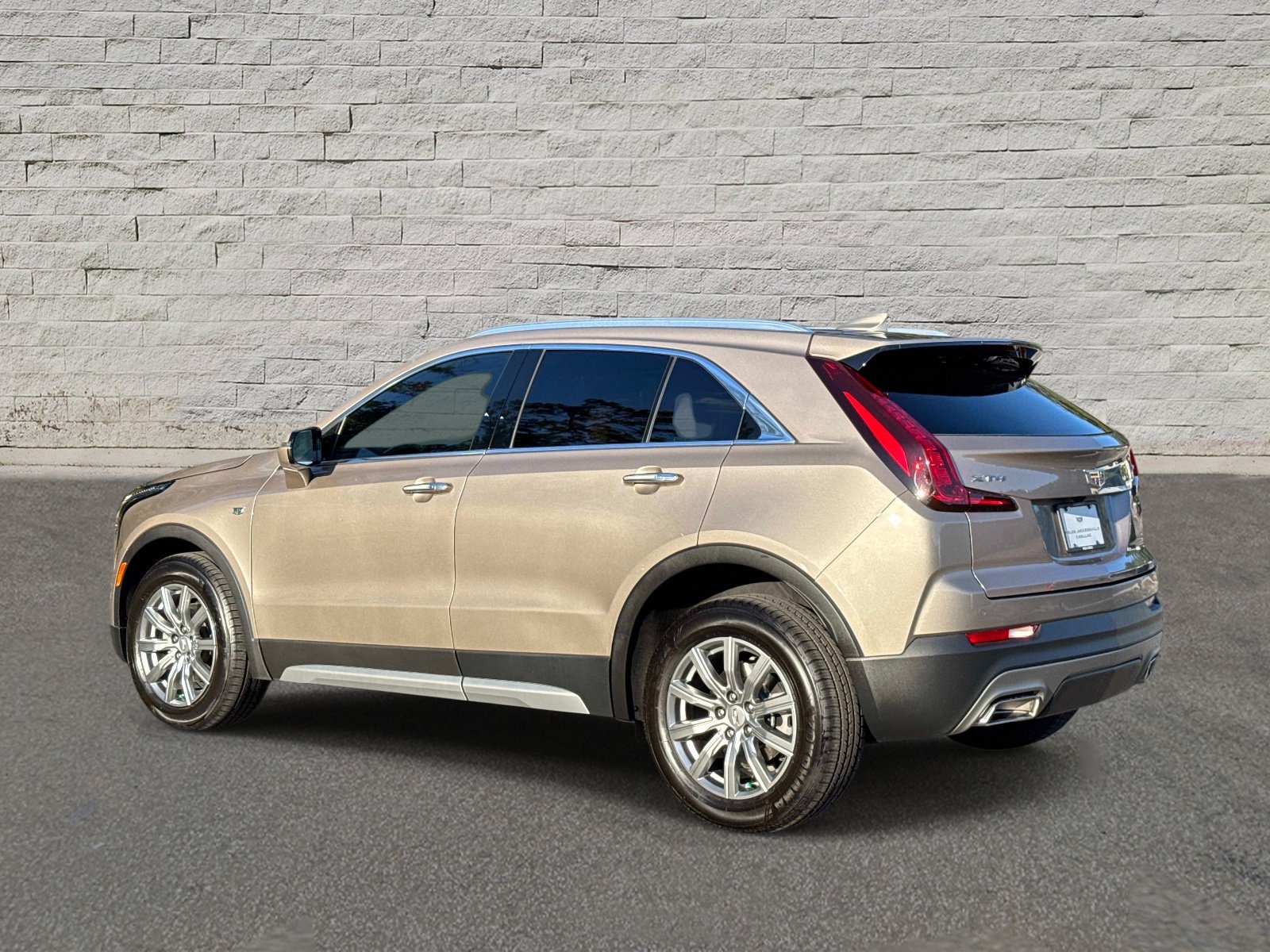 Used 2023 Cadillac XT4 Premium Luxury FWD image 3