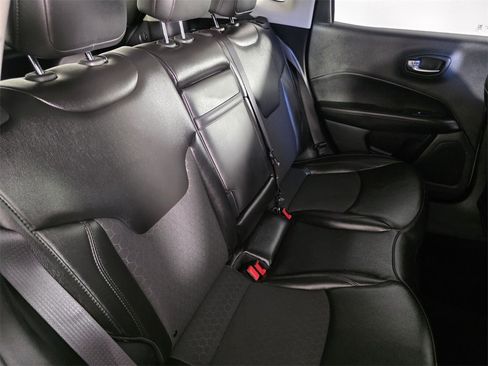 Used 2020 Jeep Compass Latitude image 32