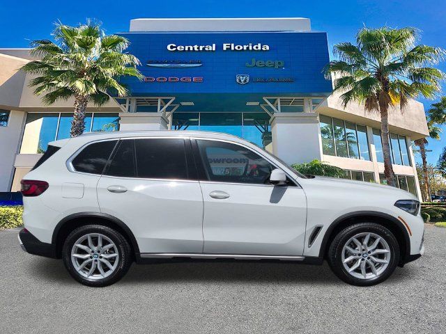 Used 2019 BMW X5 xDrive40i w/ Parking Assistance Package AWD/4WD image 3