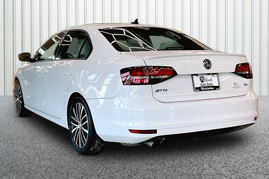 Used 2016 Volkswagen Jetta Sport FWD image 4