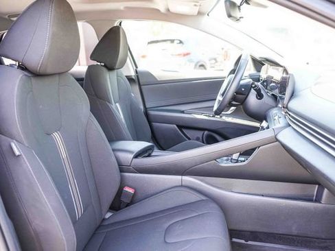 Certified 2025 Hyundai Elantra SEL FWD image 18
