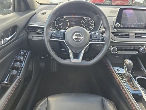 Certified 2025 Nissan Altima 2.5 SR image 13