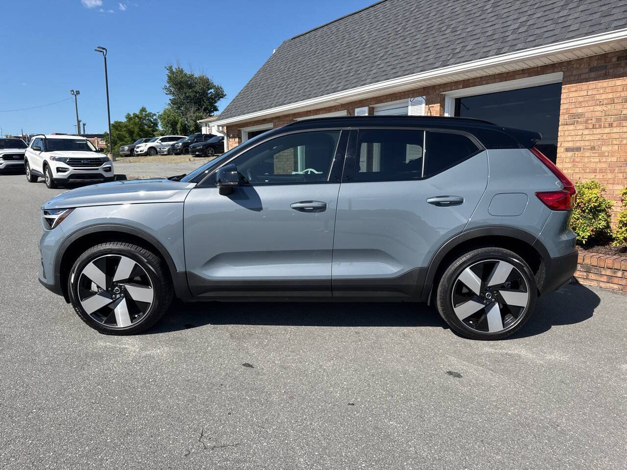 Used 2023 Volvo XC40 Recharge Ultimate w/ Protection Package Premier AWD/4WD image 12