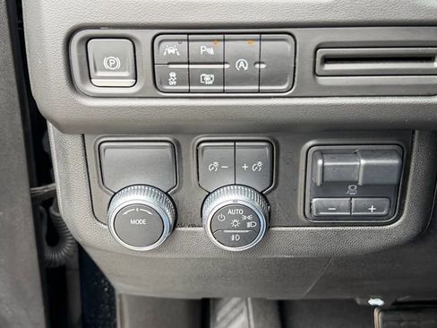 Used 2023 GMC Yukon SLT w/ SLT Premium Package RWD image 26