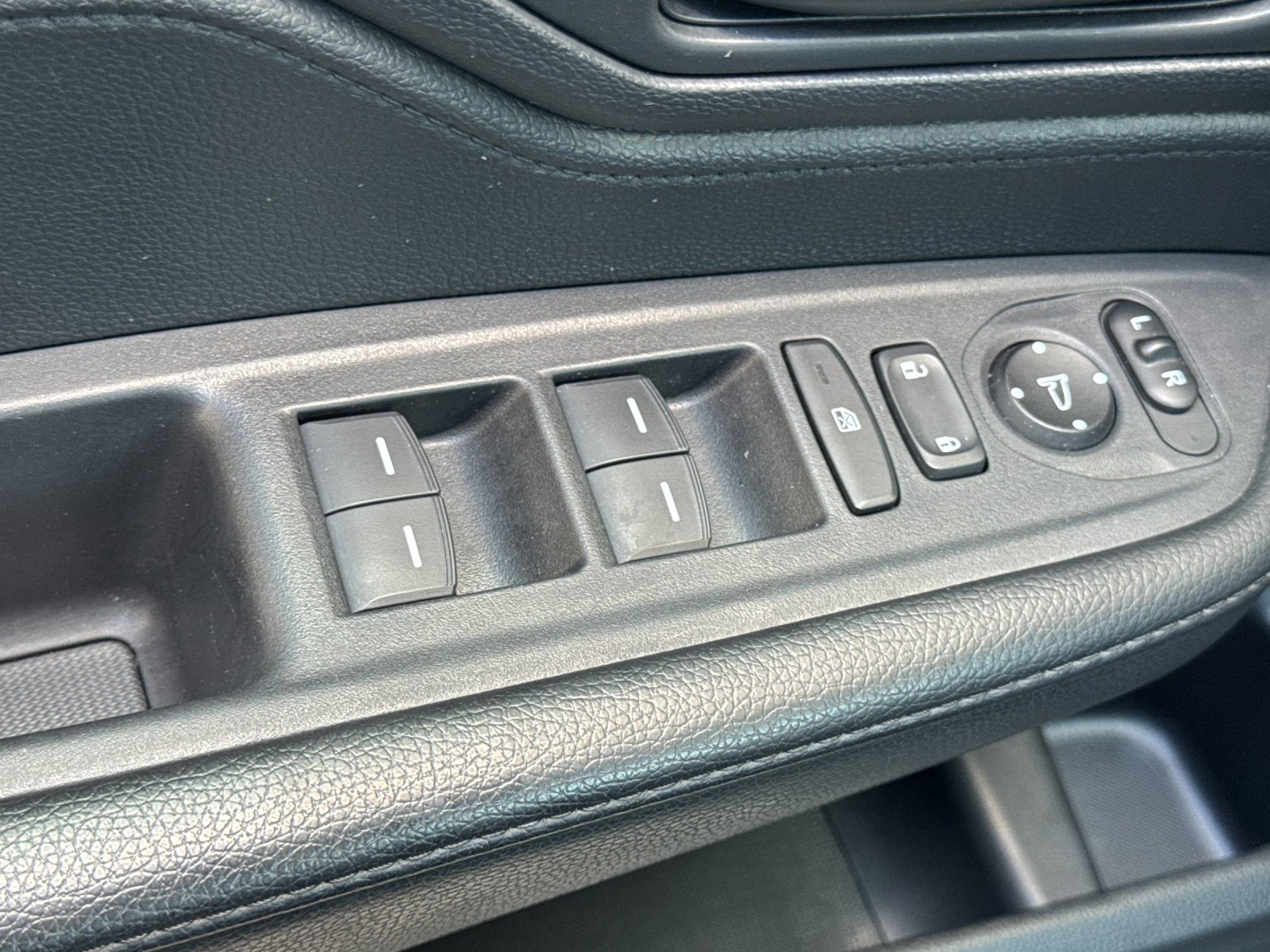 Used 2025 Honda Odyssey Sport-L image 12