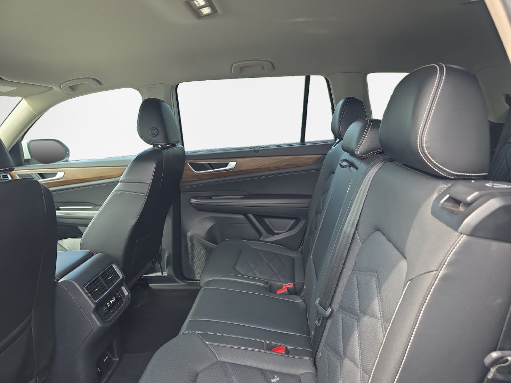 Used 2025 Volkswagen Atlas SE AWD/4WD image 22
