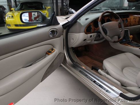 Used 2002 Jaguar XK8 Convertible RWD image 9