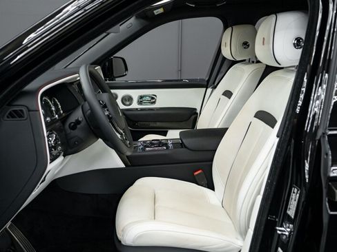 Used 2023 Rolls-Royce Cullinan Black Badge w/ Dark Exterior Package AWD/4WD image 13