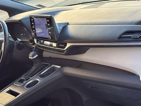 Used 2023 Toyota Sienna XLE image 29