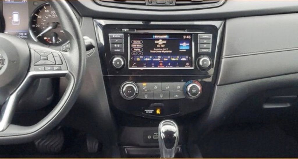 Used 2018 Nissan Rogue S AWD/4WD image 19