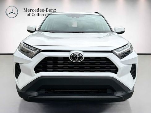 Used 2022 Toyota RAV4 XLE w/ Convenience Package FWD image 3