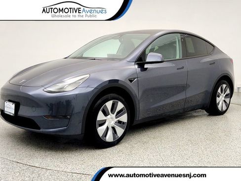 Used 2023 Tesla Model Y Long Range image 1