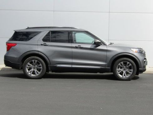 Certified 2021 Ford Explorer XLT w/ Equipment Group 202A AWD/4WD image 7