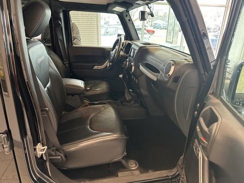 Used 2018 Jeep Wrangler Unlimited Sahara w/ Dual Top Group image 17