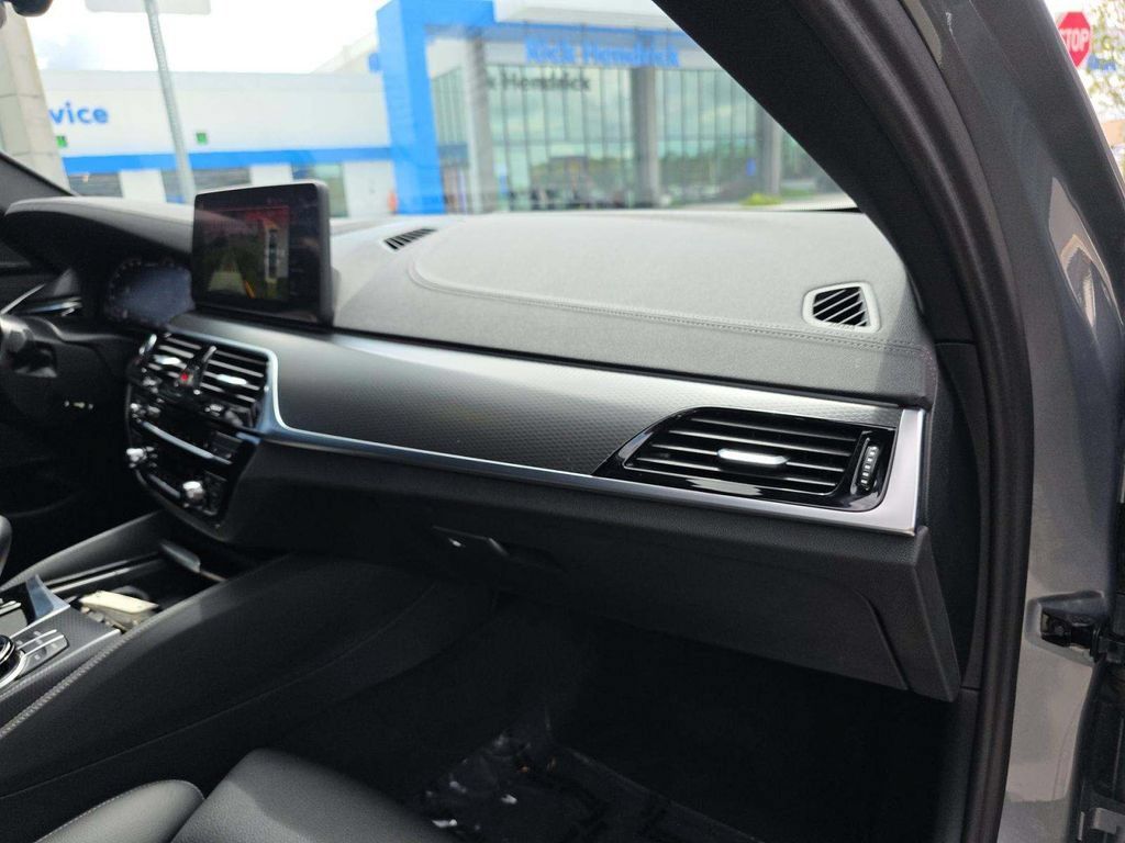 Used 2023 BMW M550i xDrive w/ Executive Package AWD/4WD image 6