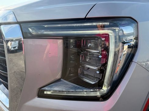 Used 2022 GMC Yukon SLE AWD/4WD image 11