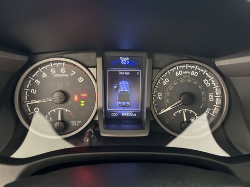 Used 2019 Toyota Tacoma TRD Off-Road image 17