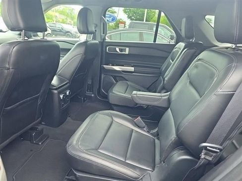 Used 2022 Ford Explorer XLT w/ Equipment Group 202A AWD/4WD image 5