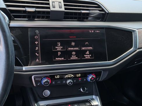 Used 2019 Audi Q3 2.0T Premium Plus w/ Premium Plus Package AWD/4WD image 12