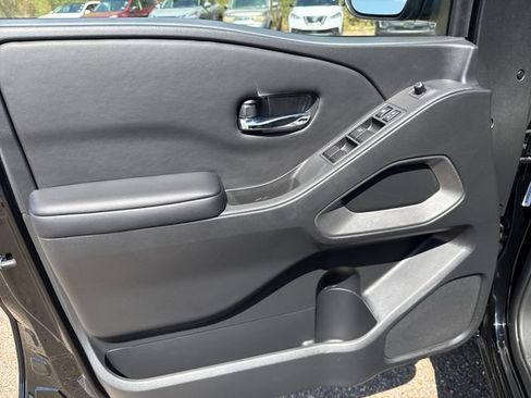 Certified 2025 Nissan Frontier SV RWD image 11