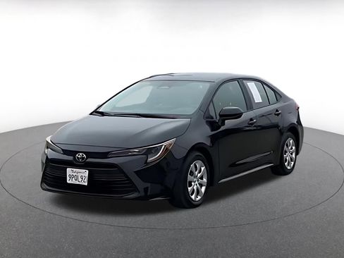 Used 2025 Toyota Corolla LE image 8