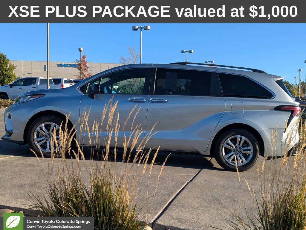 Used 2023 Toyota Sienna XSE w/ XSE Plus Package AWD/4WD image 4