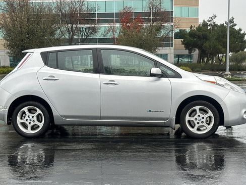 Used 2013 Nissan Leaf SV w/ LED & Quick Charge Pkg image 3