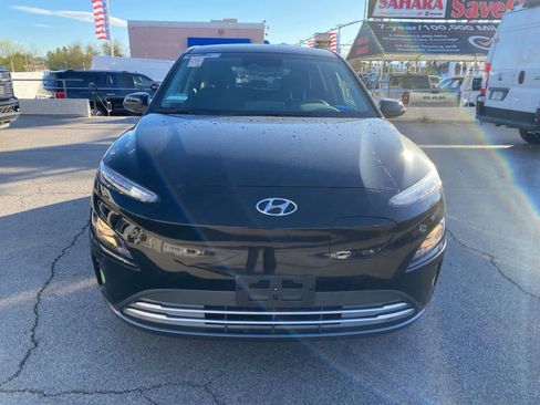 Used 2023 Hyundai Kona SE image 2