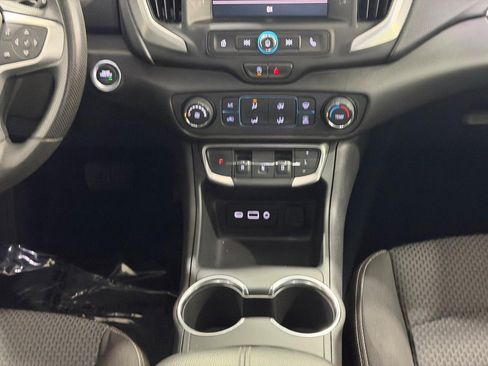 Used 2024 GMC Terrain SLE AWD/4WD image 14