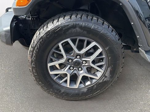 Used 2024 Jeep Wrangler Sahara image 39