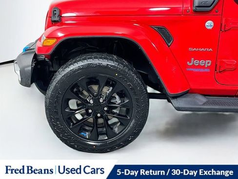 Used 2022 Jeep Wrangler Unlimited Sahara w/ Cold Weather Group AWD/4WD image 33