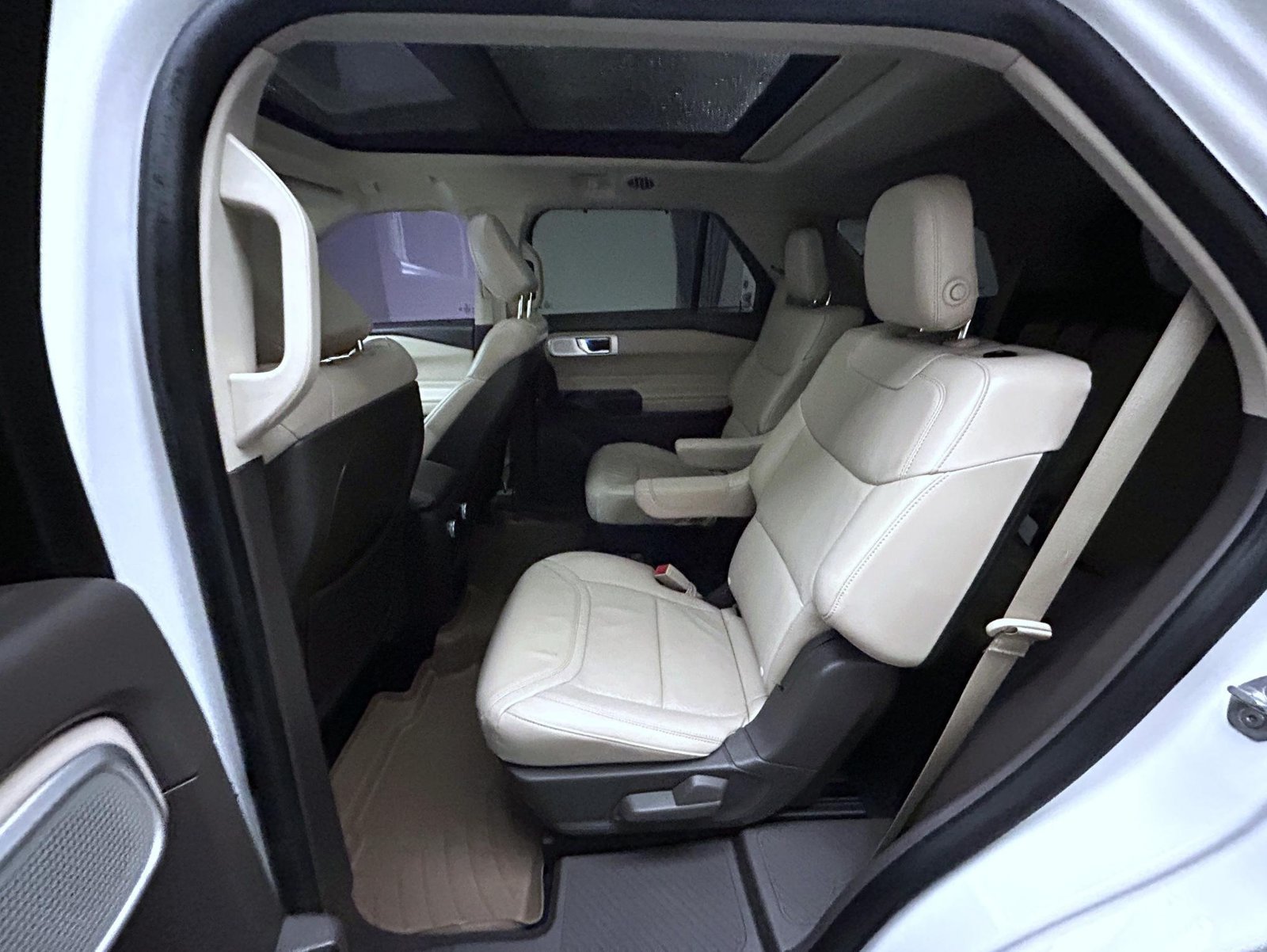 Used 2020 Ford Explorer Platinum w/ Premium Technology Package AWD/4WD image 20