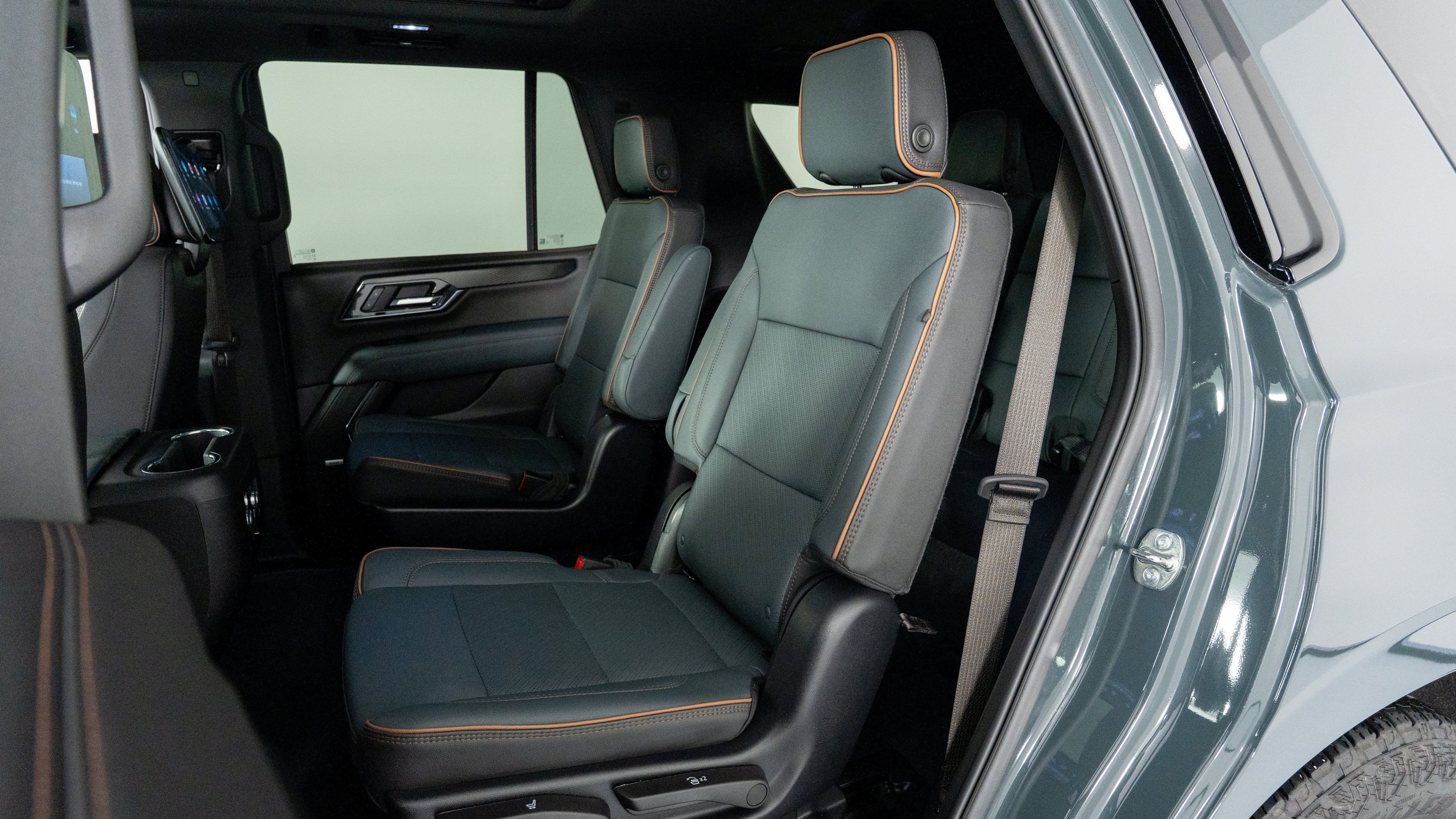 Used 2025 GMC Yukon AT4 w/ AT4 Premium Plus Package AWD/4WD image 37