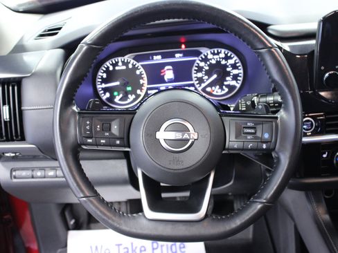 Used 2022 Nissan Pathfinder SL AWD/4WD image 17