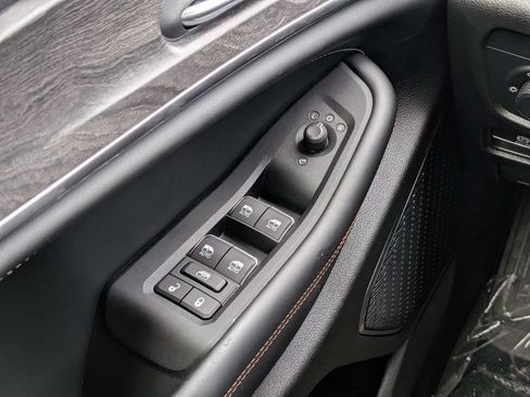 Used 2025 Jeep Grand Cherokee Overland w/ Adv Protech Group III AWD/4WD image 22