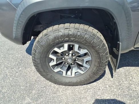 Used 2022 Toyota Tacoma TRD Off-Road w/ Technology Package RWD image 4
