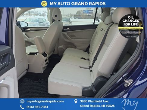 Used 2023 Volkswagen Tiguan SE w/ Panoramic Sunroof Package image 29