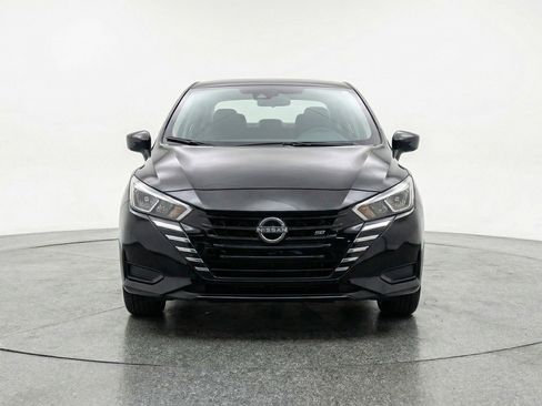 Used 2025 Nissan Versa SV image 2