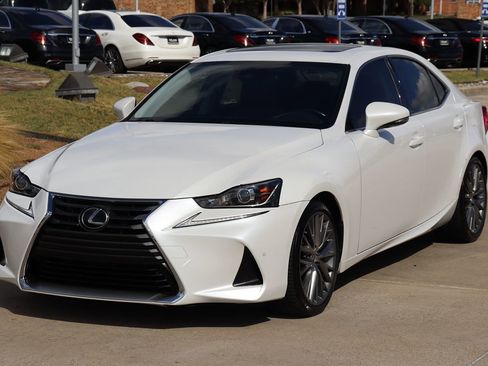 Used 2018 Lexus IS 300 AWD image 4