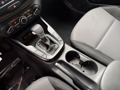 Used 2025 Kia Soul LX w/ LX Technology Package FWD image 38