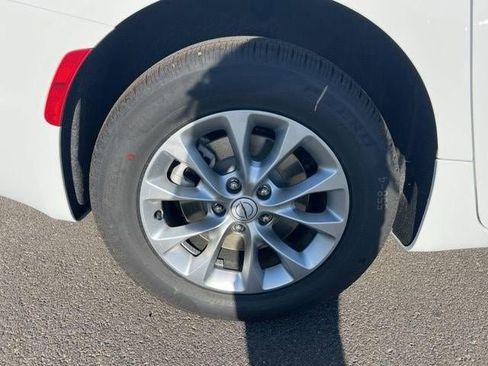 New 2026 Chrysler Pacifica Select image 51