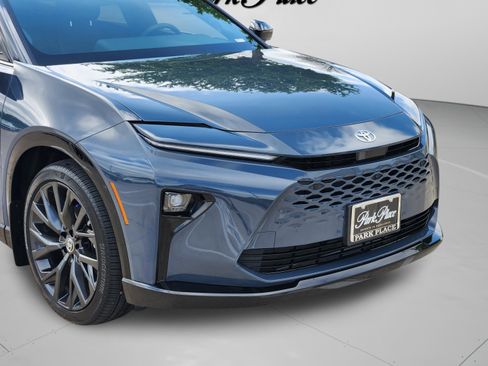 Used 2025 Toyota Crown Signia w/ Advanced Technology Package image 6