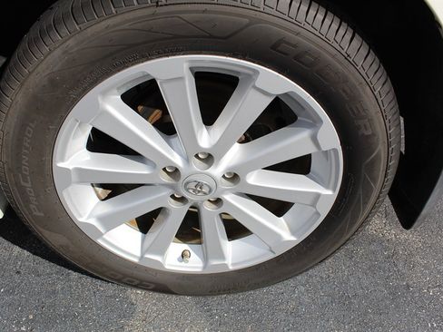 Used 2012 Toyota Venza XLE image 17