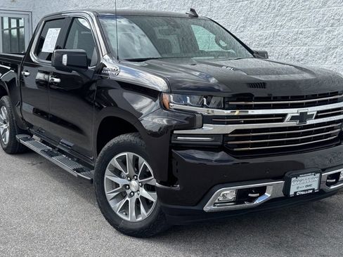 Used 2019 Chevrolet Silverado 1500 High Country w/ Technology Package image 2