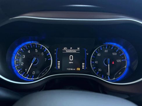 Used 2021 Chrysler Voyager Lxi image 14