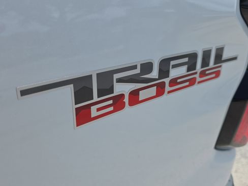 Used 2025 Chevrolet Colorado Trail Boss AWD/4WD image 11