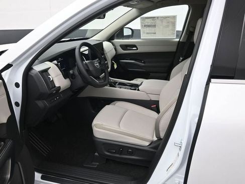 New 2026 Nissan Pathfinder SL image 9